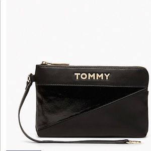 NWT Tommy Hilfiger zip wristlet